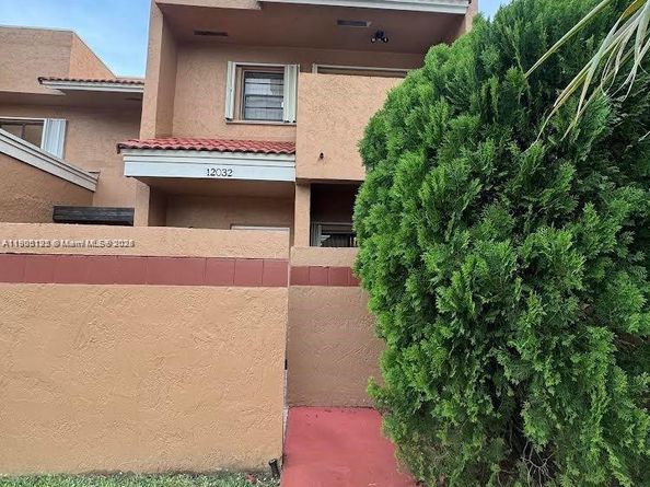 12032 S Las Palmas Dr, Pembroke Pines FL 33025