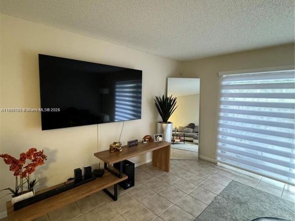 12032 S Las Palmas Dr, Pembroke Pines FL 33025