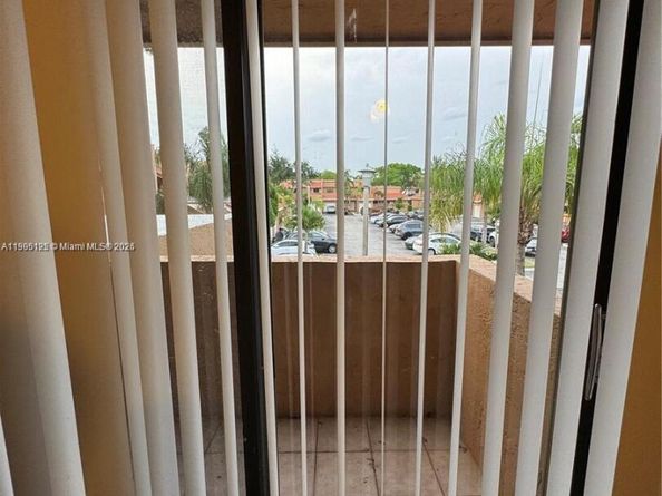 12032 S Las Palmas Dr, Pembroke Pines FL 33025