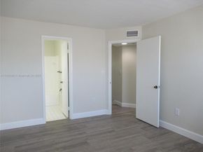 6825 SW 45th Ln 12, Miami FL 33155