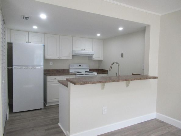 6825 SW 45th Ln 12, Miami FL 33155