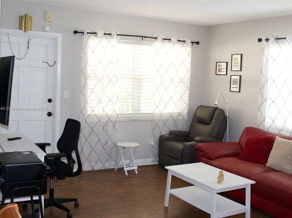 415 NE 2nd St 223, Hallandale Beach FL 33009