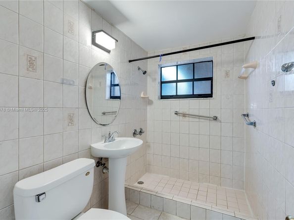 561 E 62nd St, Hialeah FL 33013
