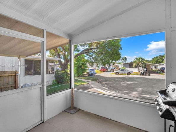 5230 SW 26th Ave, Dania Beach FL 33312