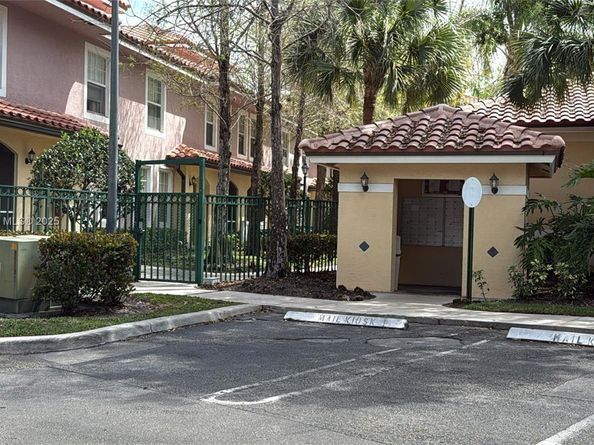 6598 W Sample Rd 6598, Coral Springs FL 33067