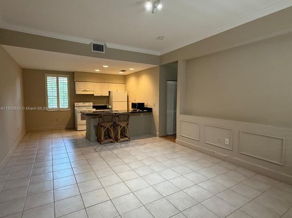 6598 W Sample Rd 6598, Coral Springs FL 33067