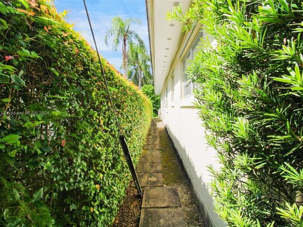 4241 Red Rd, Coral Gables FL 33134