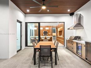 260 NW 47th St, Miami FL 33127