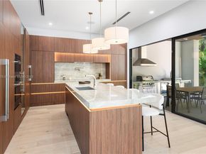 260 NW 47th St, Miami FL 33127