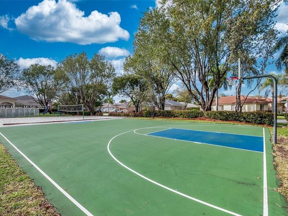 4907 Pelican Mnr, Coconut Creek FL 33073