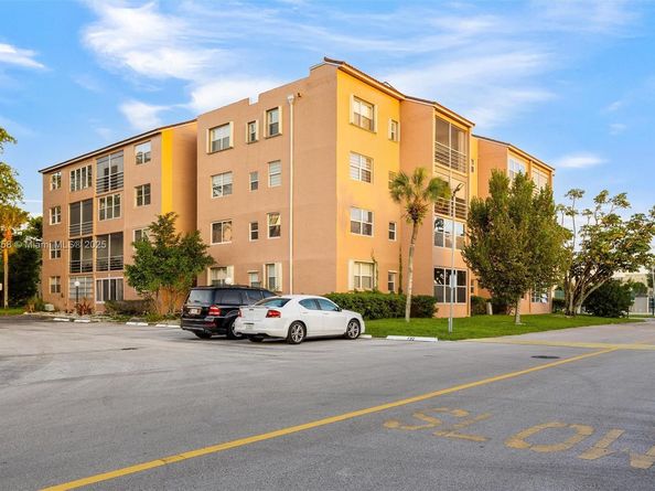 2861 Somerset Dr 203, Lauderdale Lakes FL 33311