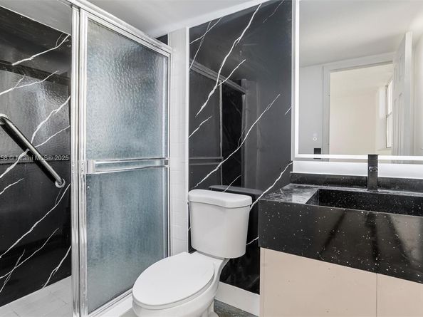 2861 Somerset Dr 203, Lauderdale Lakes FL 33311