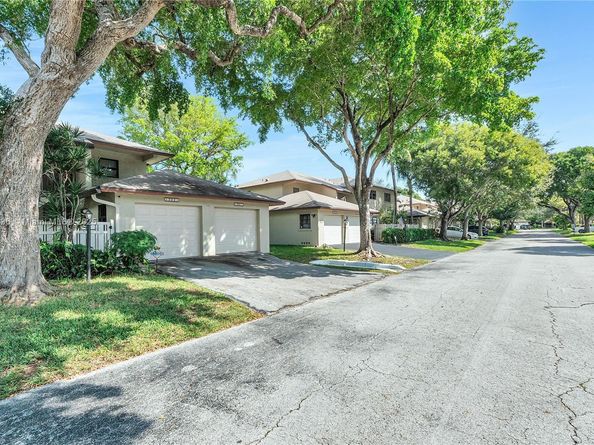 1759 NE 39th Ct 1301, Pompano Beach FL 33064