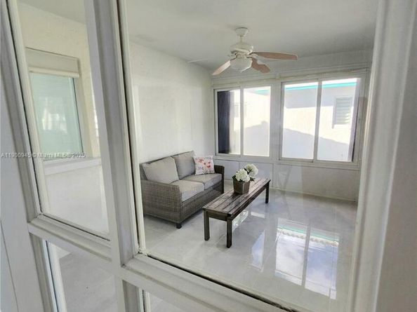 1254 NW 82nd Ave, Plantation FL 33322