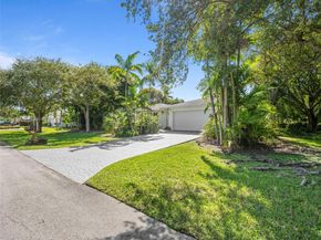 8520 SW 179th St, Palmetto Bay FL 33157