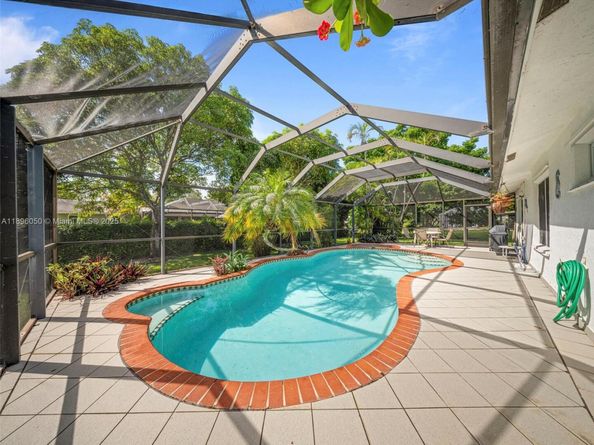 8520 SW 179th St, Palmetto Bay FL 33157