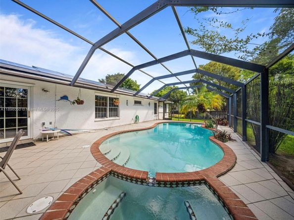 8520 SW 179th St, Palmetto Bay FL 33157