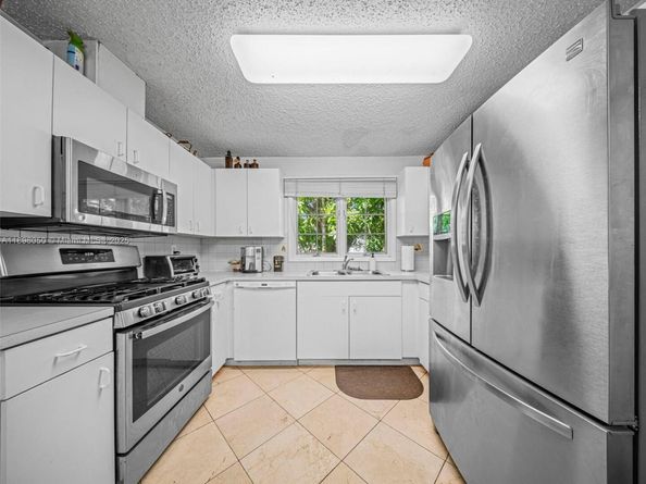 8520 SW 179th St, Palmetto Bay FL 33157