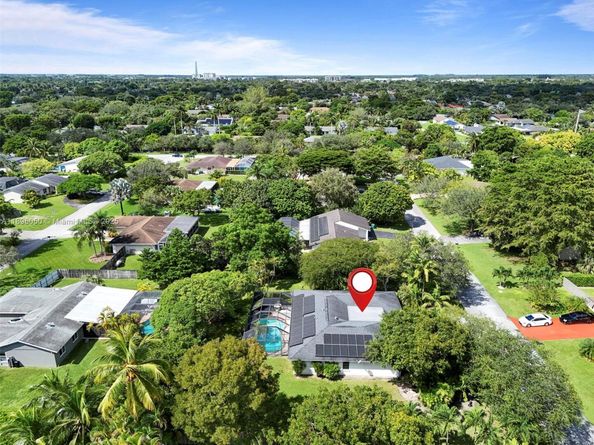 8520 SW 179th St, Palmetto Bay FL 33157