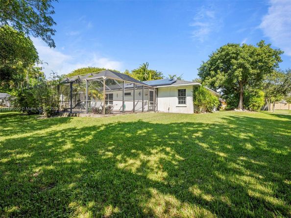 8520 SW 179th St, Palmetto Bay FL 33157