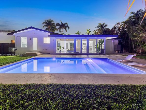 1025 Washington St, Hollywood FL 33019