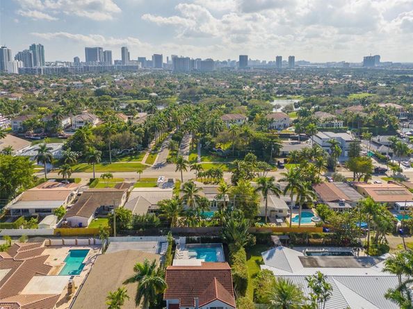 1025 Washington St, Hollywood FL 33019