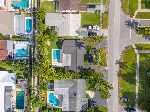 1025 Washington St, Hollywood FL 33019