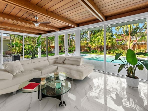 1025 Washington St, Hollywood FL 33019