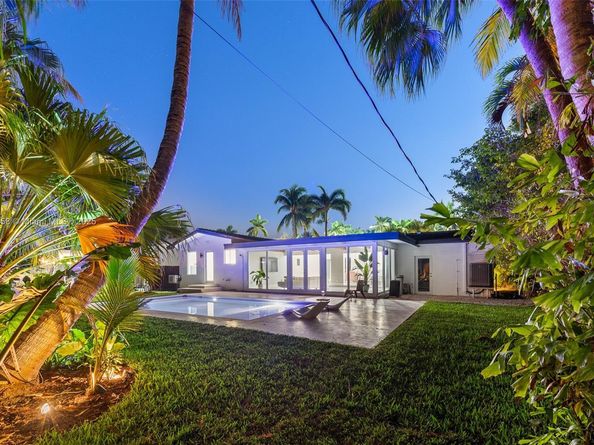 1025 Washington St, Hollywood FL 33019