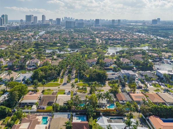 1025 Washington St, Hollywood FL 33019