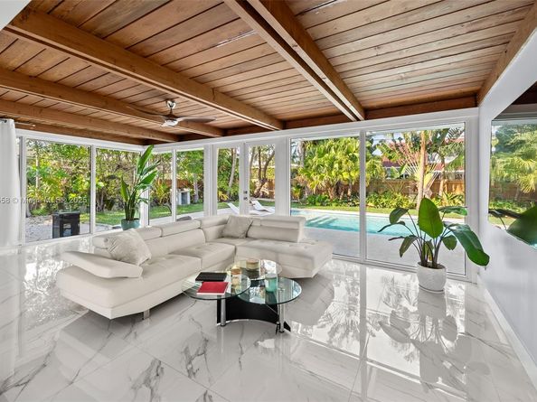 1025 Washington St, Hollywood FL 33019