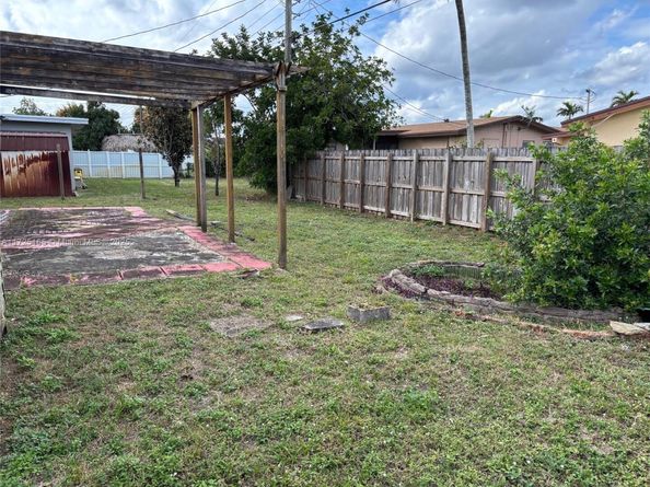 8471 NW 16th St, Pembroke Pines FL 33024