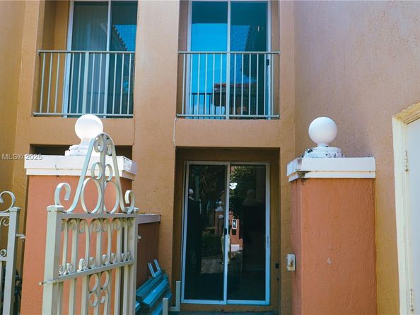 10653 SW 8th St 2407, Pembroke Pines FL 33025