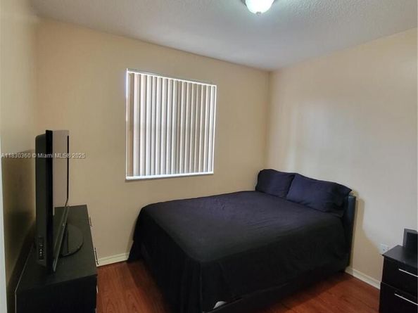 10653 SW 8th St 2407, Pembroke Pines FL 33025