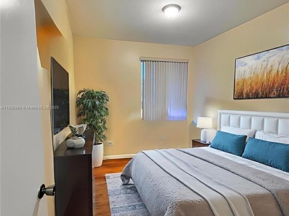 10653 SW 8th St 2407, Pembroke Pines FL 33025