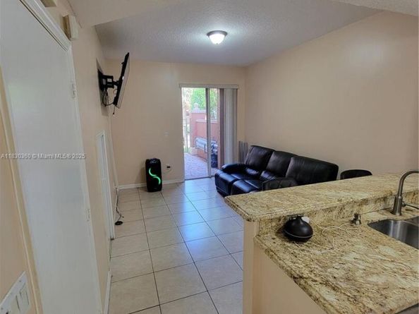 10653 SW 8th St 2407, Pembroke Pines FL 33025