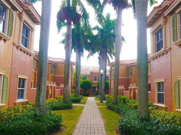 10653 SW 8th St 2407, Pembroke Pines FL 33025