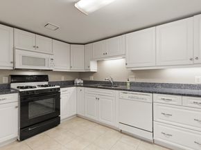 380 Place Ln 380, Woburn MA 01801