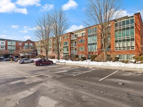 380 Place Ln 380, Woburn MA 01801