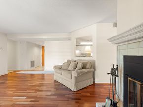 380 Place Ln 380, Woburn MA 01801