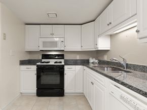 380 Place Ln 380, Woburn MA 01801