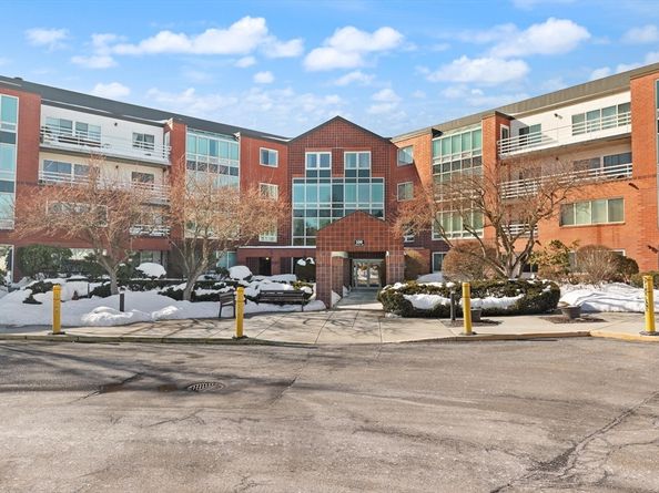 380 Place Ln 380, Woburn MA 01801