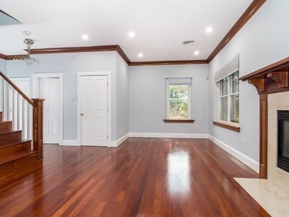 22 Sigourney St F, Boston MA 02130