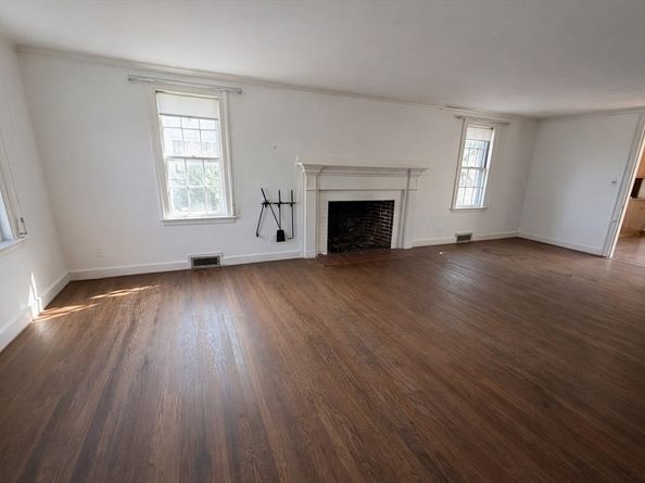 160 Reservoir Rd, Brookline MA 02467