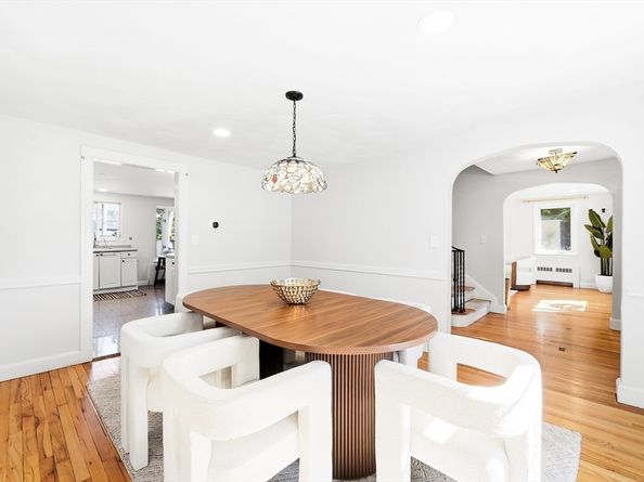 17 Woodhaven Rd, Newton MA 02468