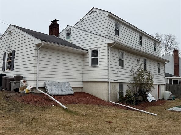 2 Carpenter Rd, Lynnfield MA 01940