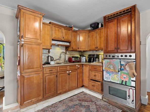 81 Wessagussett Rd, Weymouth MA 02191