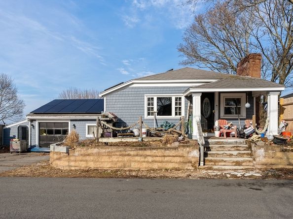 81 Wessagussett Rd, Weymouth MA 02191