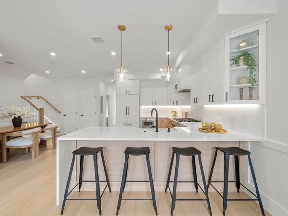 136 W Eighth St 3, Boston MA 02127