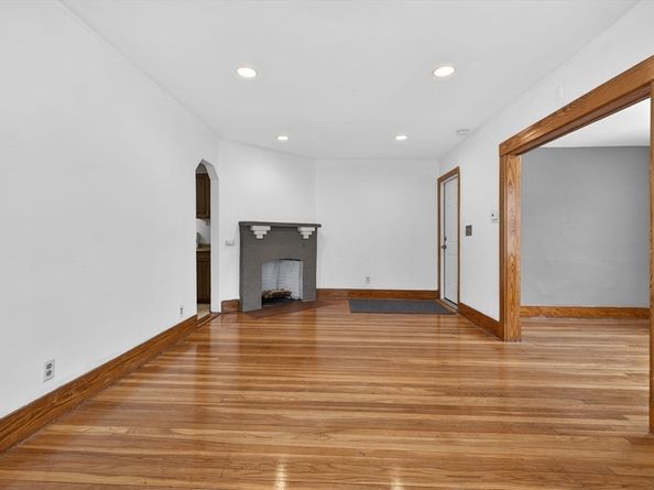 27 S Crescent Circuit, Boston MA 02135